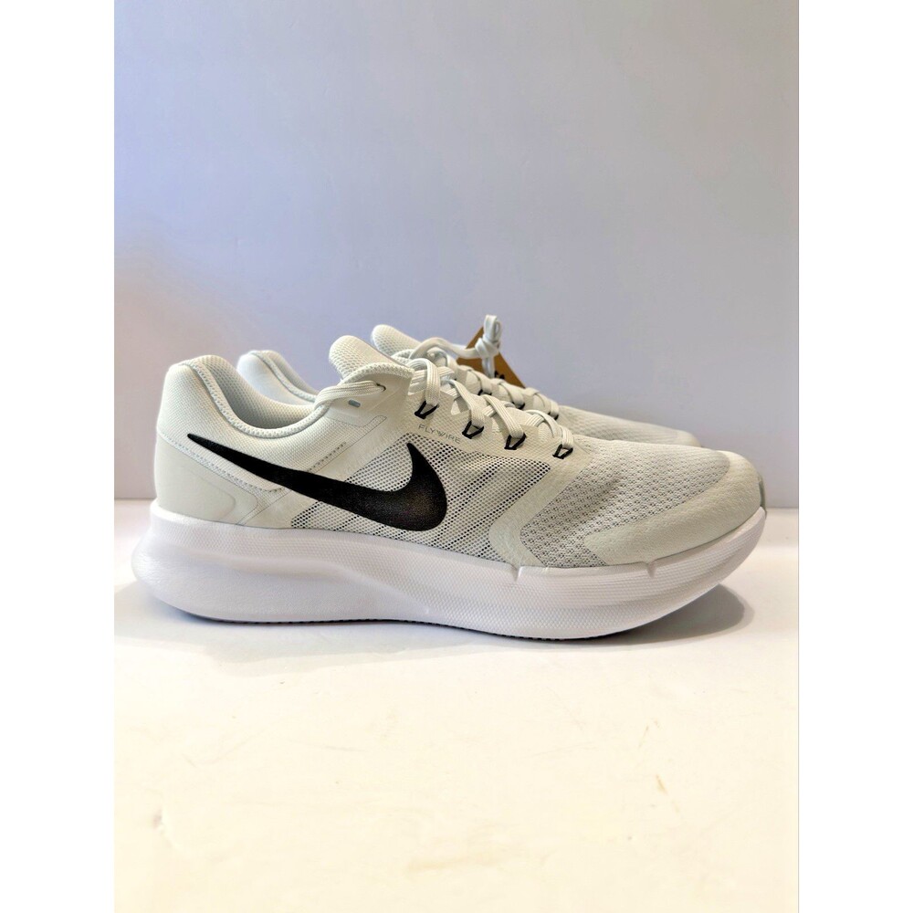 Nike Run Swift 3  Photon Dust/Black & White Size Men’s Size 12 /13.5  NIB
